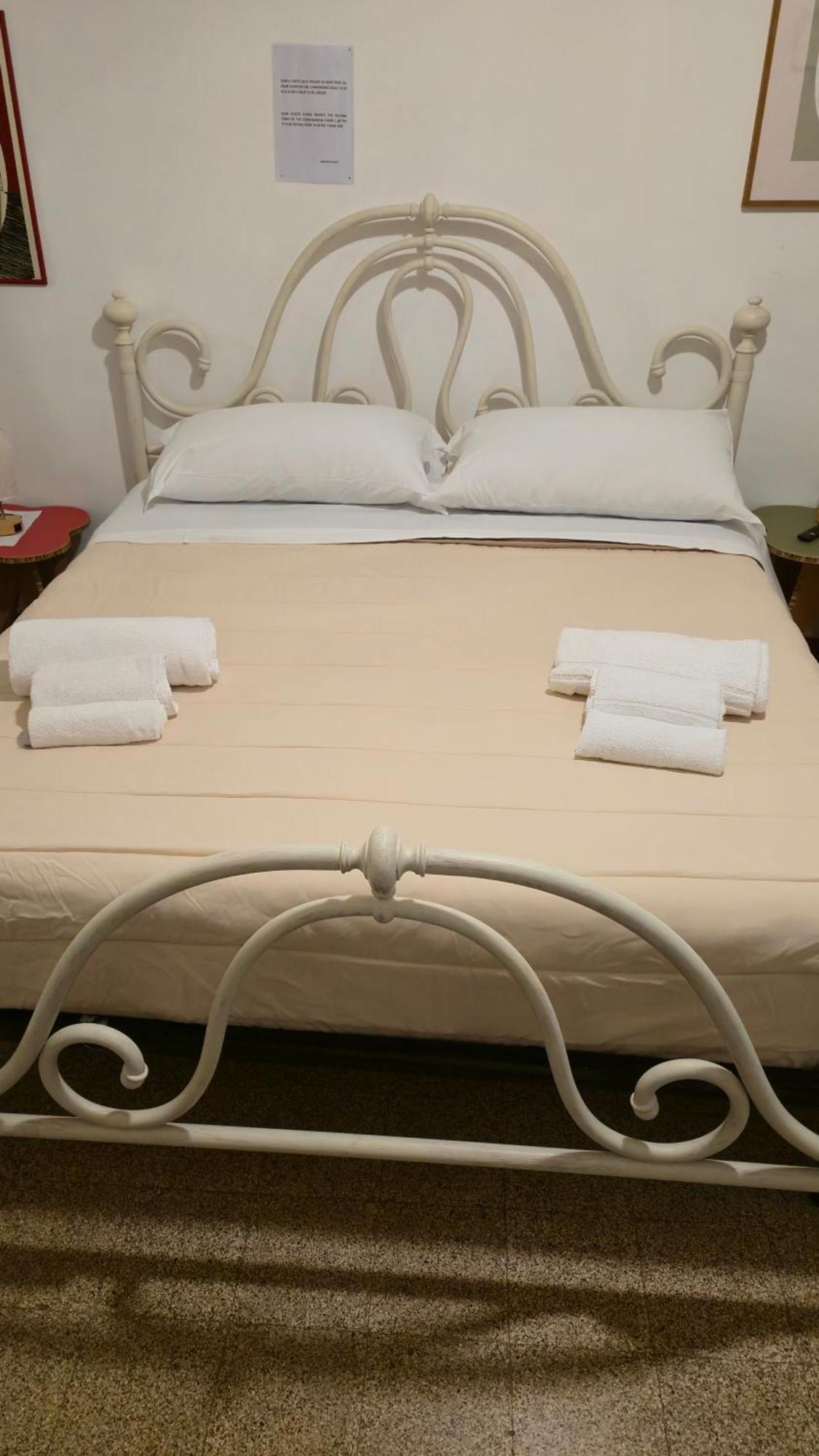 Saranton House Hotel คาตาเนีย ภายนอก รูปภาพ